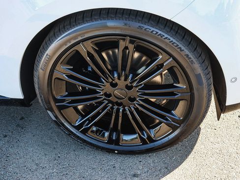 New 2026 Land Rover Range Rover SE image 14