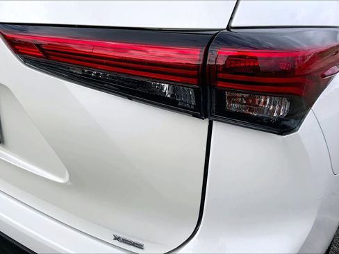 Used 2021 Toyota Highlander XSE FWD image 30