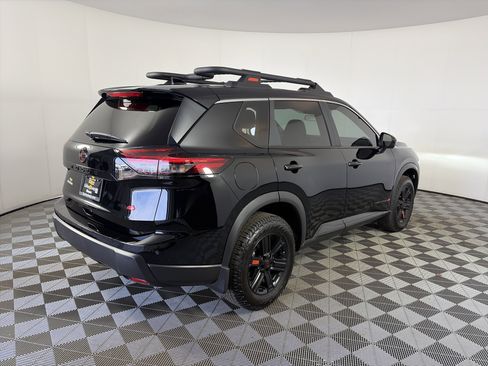 Used 2025 Nissan Rogue SV image 10