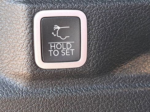 Used 2023 Jeep Grand Cherokee L Laredo AWD/4WD image 15