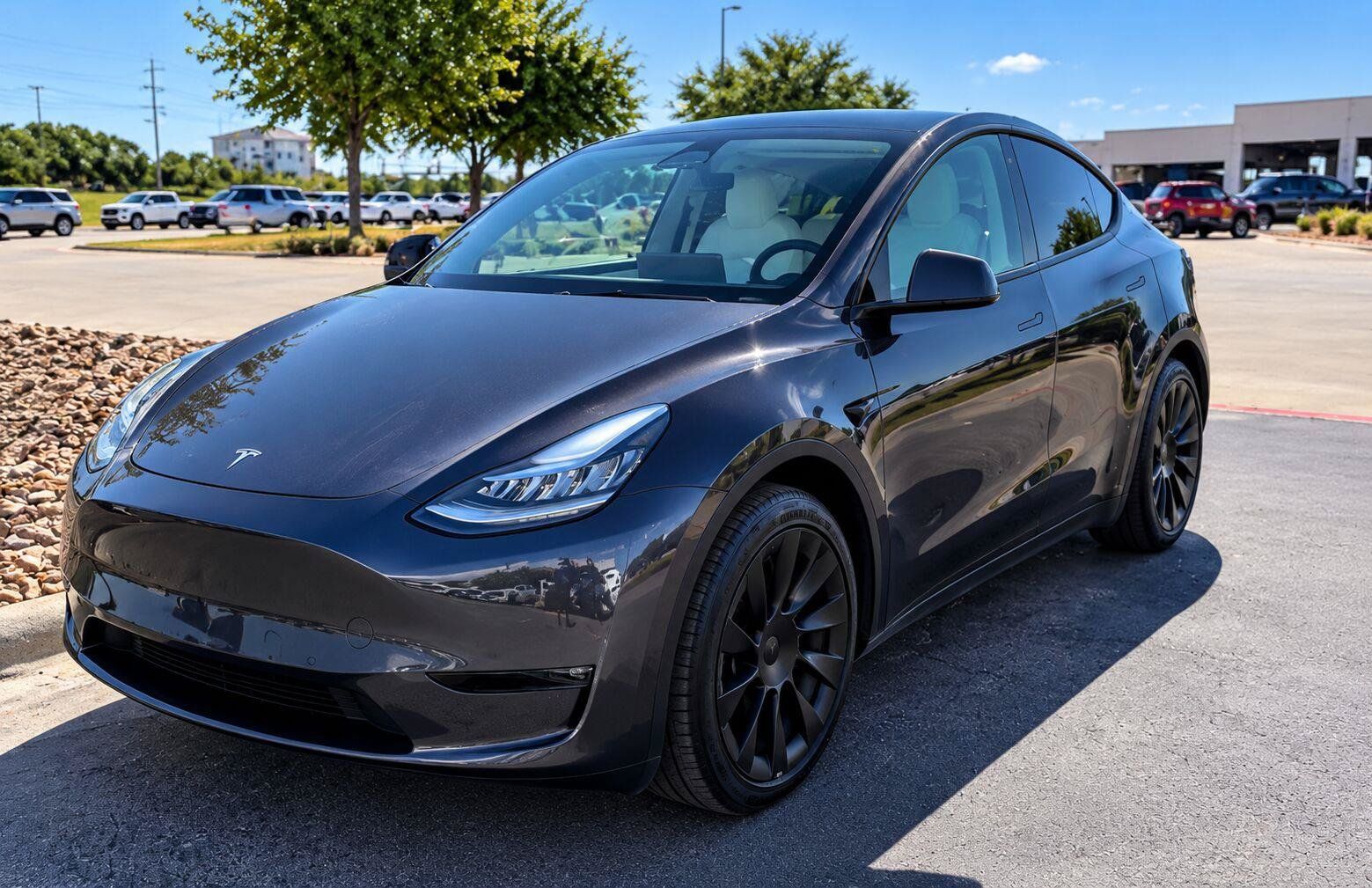 Used 2023 Tesla Model Y Long Range AWD/4WD image 1