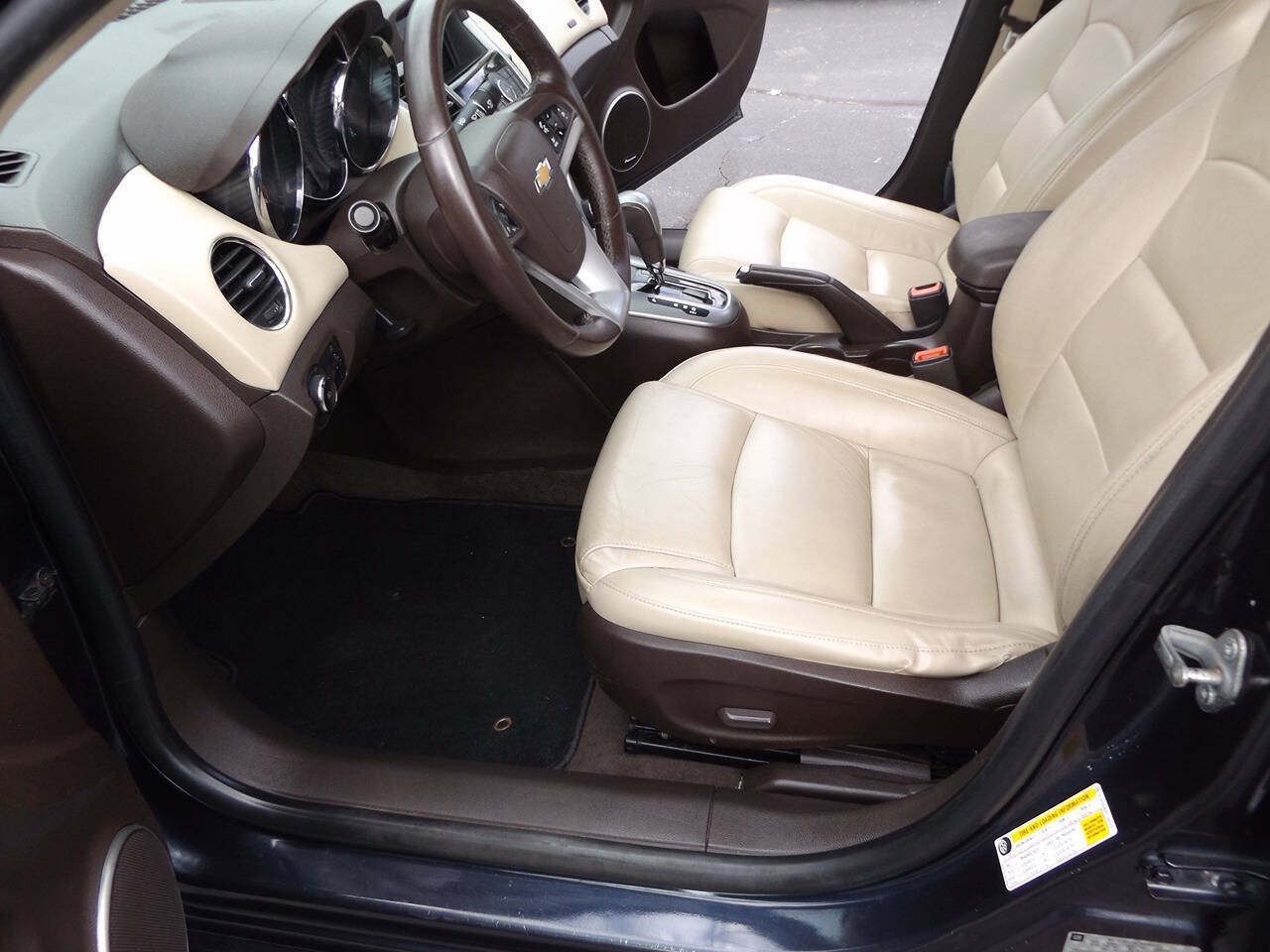 Used 2015 Chevrolet Cruze LTZ w/ Sun, Sound and Sport Package FWD image 12