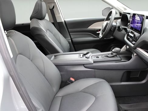 Certified 2024 Toyota Grand Highlander AWD image 25