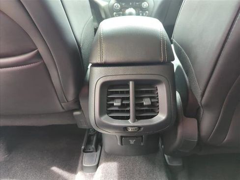 Used 2018 Jeep Cherokee Latitude Plus w/ Comfort/Convenience Group AWD/4WD image 23