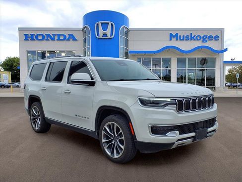 Used 2022 Jeep Wagoneer Series III w/ Premium Group I AWD/4WD image 1