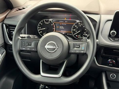 Used 2022 Nissan Rogue SV image 16