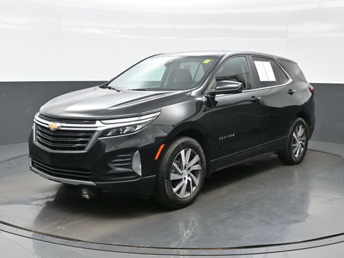 Used 2022 Chevrolet Equinox LT FWD image 2