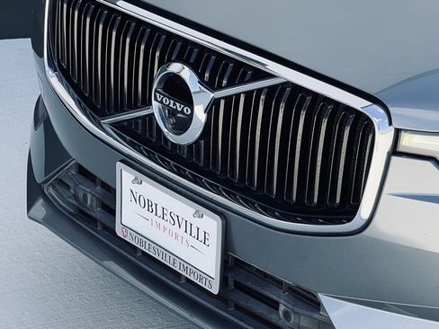 Used 2019 Volvo XC60 T5 Momentum w/ Multimedia Package image 12