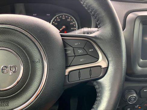 Used 2018 Jeep Renegade Limited FWD image 25