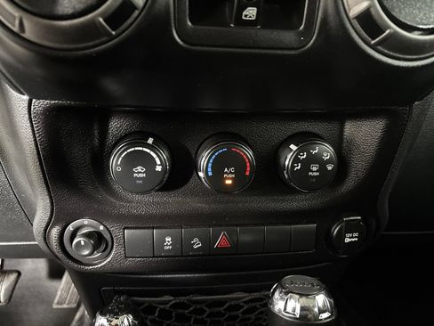 Used 2018 Jeep Wrangler Unlimited Sport S AWD/4WD image 17
