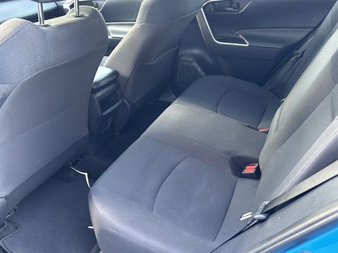 Used 2020 Toyota RAV4 LE image 10