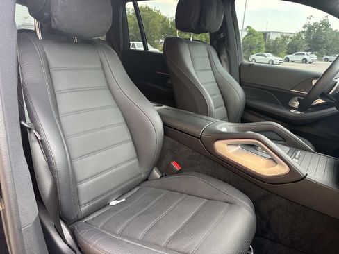 Used 2025 Mercedes-Benz GLS 580 4MATIC image 15