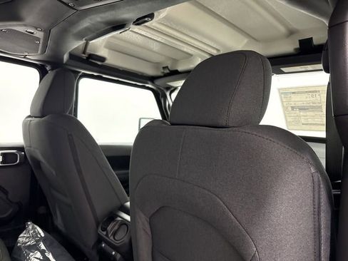 New 2026 Jeep Gladiator Sport AWD/4WD image 10