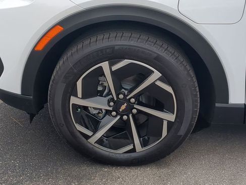 New 2026 Chevrolet Equinox EV LT image 15