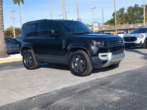 Used 2023 Land Rover Defender 90 SE image 2