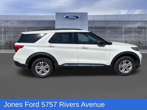 Certified 2023 Ford Explorer XLT AWD/4WD image 3