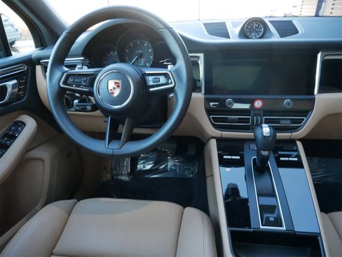 Used 2025 Porsche Macan image 15