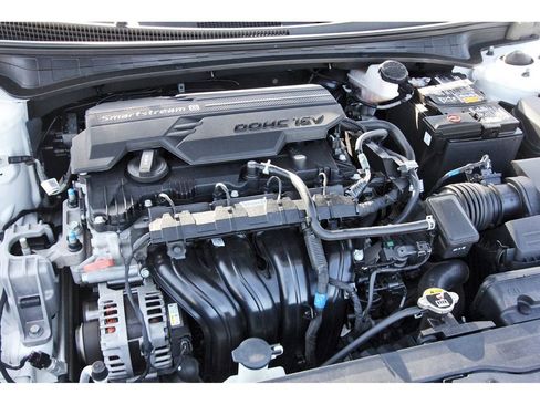 Used 2021 Hyundai Elantra SEL image 34