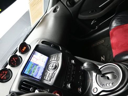 Used 2018 Nissan 370Z NISMO RWD image 19