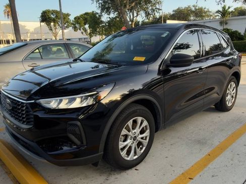 Used 2024 Ford Escape Active w/ Tech Pack #1 FWD image 2