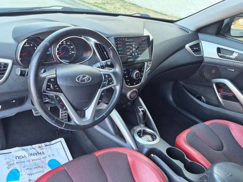 Used 2012 Hyundai Veloster w/ Style Pkg image 10