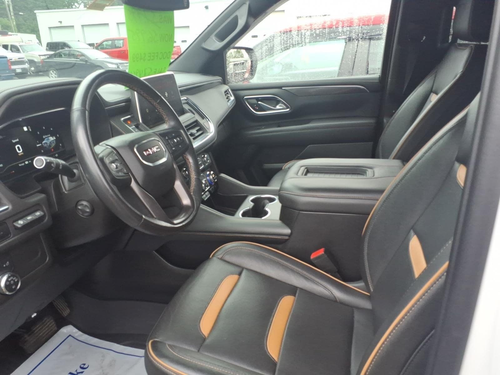 Used 2023 GMC Yukon AT4 w/ Technology Package AWD/4WD image 7