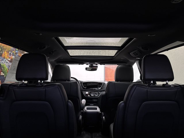 New 2026 Chrysler Pacifica Select w/ S Appearance Package FWD image 45