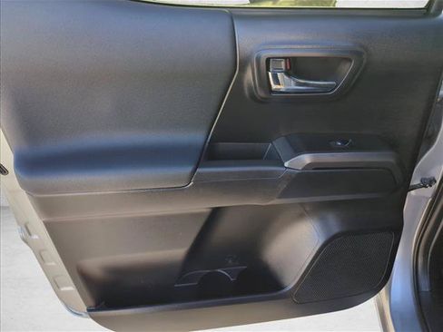 Used 2019 Toyota Tacoma TRD Sport AWD/4WD image 8