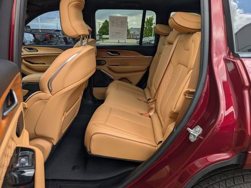 Used 2024 Jeep Grand Cherokee Summit AWD/4WD image 25