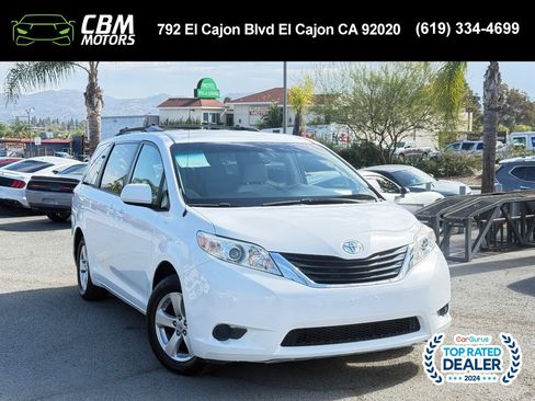 Used 2014 Toyota Sienna LE image 1