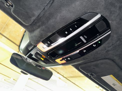 Used 2022 Porsche Cayenne Turbo AWD/4WD image 31