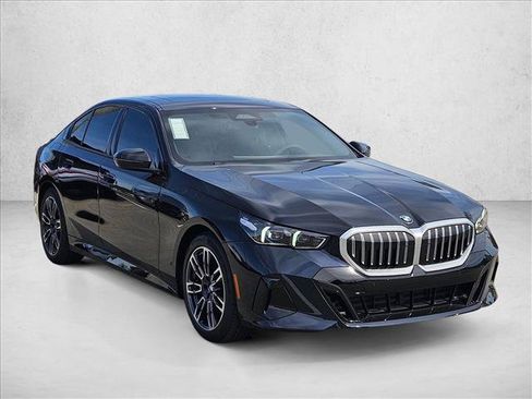 Used 2026 BMW 530i w/ M Sport Package RWD image 3