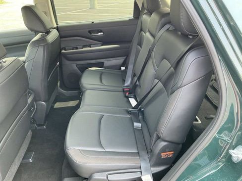 Used 2024 Nissan Pathfinder SL AWD/4WD image 12