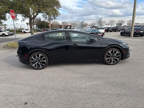 Used 2025 Toyota Prius Plug-In Hybrid image 6