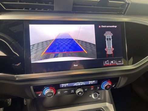 Used 2025 Audi Q3 2.0T Premium image 30