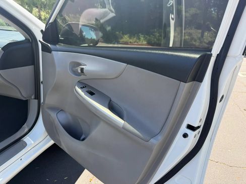 Used 2012 Toyota Corolla L FWD image 24