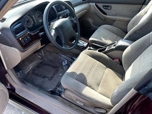 Used 2001 Subaru Outback Wagon image 42