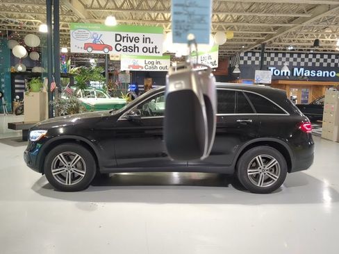 Used 2021 Mercedes-Benz GLC 300 4MATIC image 4