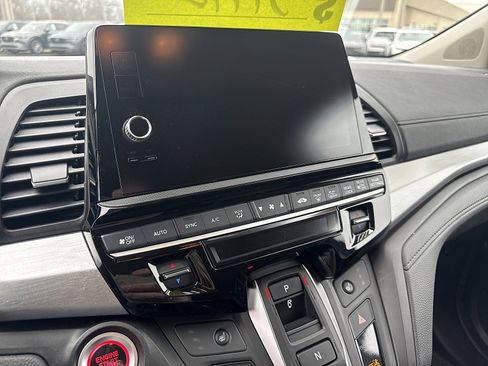 Used 2025 Honda Odyssey EX-L image 17