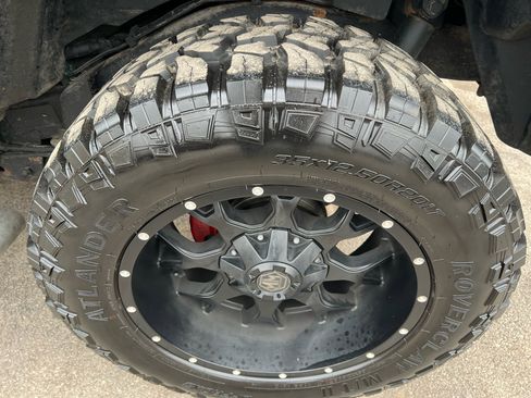 Used 2005 HUMMER H2 w/ Preferred Equipment Group image 4