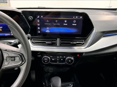 Used 2025 Chevrolet Trax LT FWD image 4