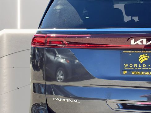 Used 2024 Kia Carnival EX image 30