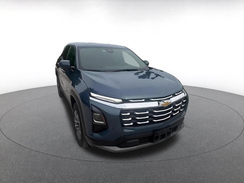 Used 2025 Chevrolet Equinox LT FWD image 3