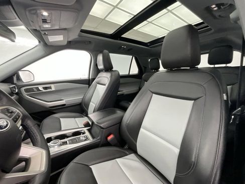 Used 2023 Ford Explorer XLT w/ Equipment Group 202A image 6