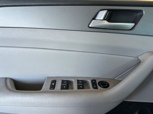 Used 2015 Hyundai Sonata SE w/ Option Group 09 FWD image 11