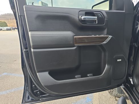 Used 2020 Chevrolet Silverado 1500 LT Trail Boss w/ Midnight Edition image 18