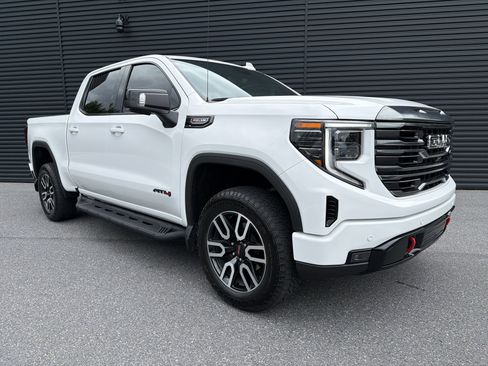 Used 2024 GMC Sierra 1500 AT4 w/ Technology Package AWD/4WD image 7