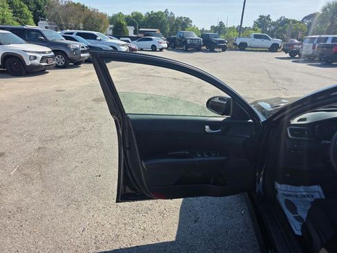 Used 2018 Kia Optima LX w/ 17" Alloy Wheels Package image 6