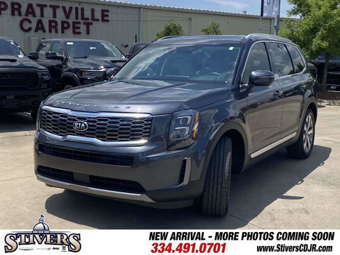 Used 2021 Kia Telluride EX w/ EX Premium Package FWD image 3