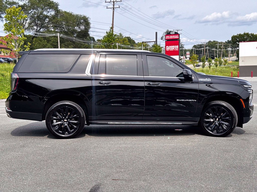 Used 2025 Chevrolet Suburban High Country AWD/4WD image 7